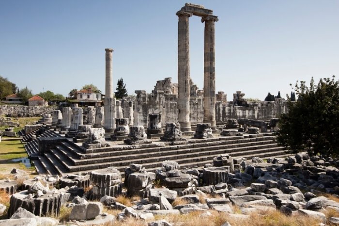Gece Efes, Gündüz İyonya