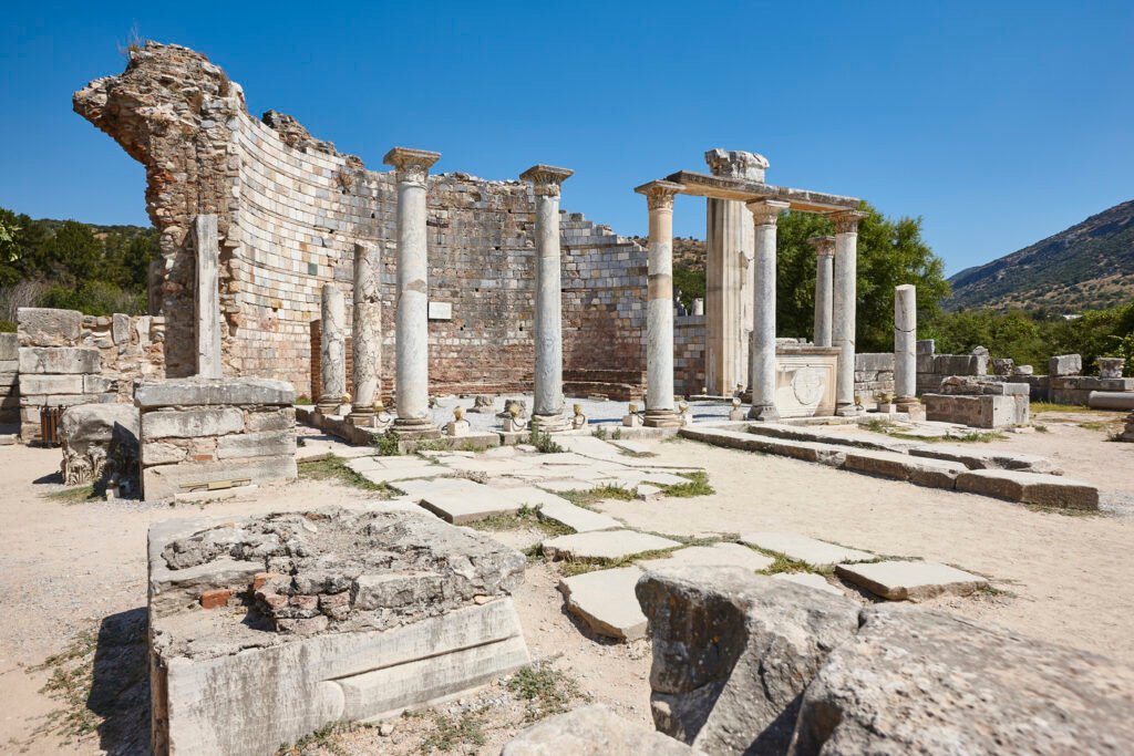Gece Efes, Gündüz İyonya
