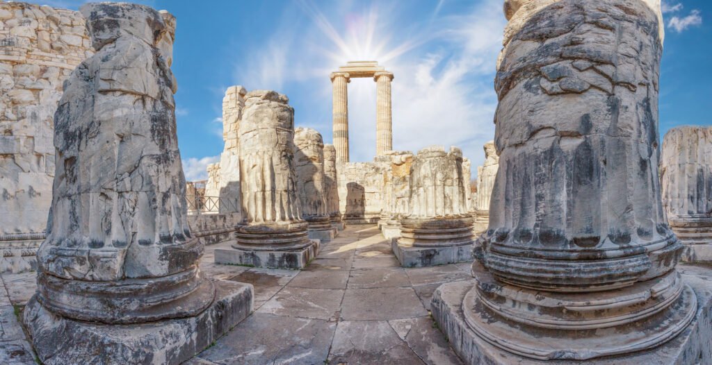 Gece Efes, Gündüz İyonya